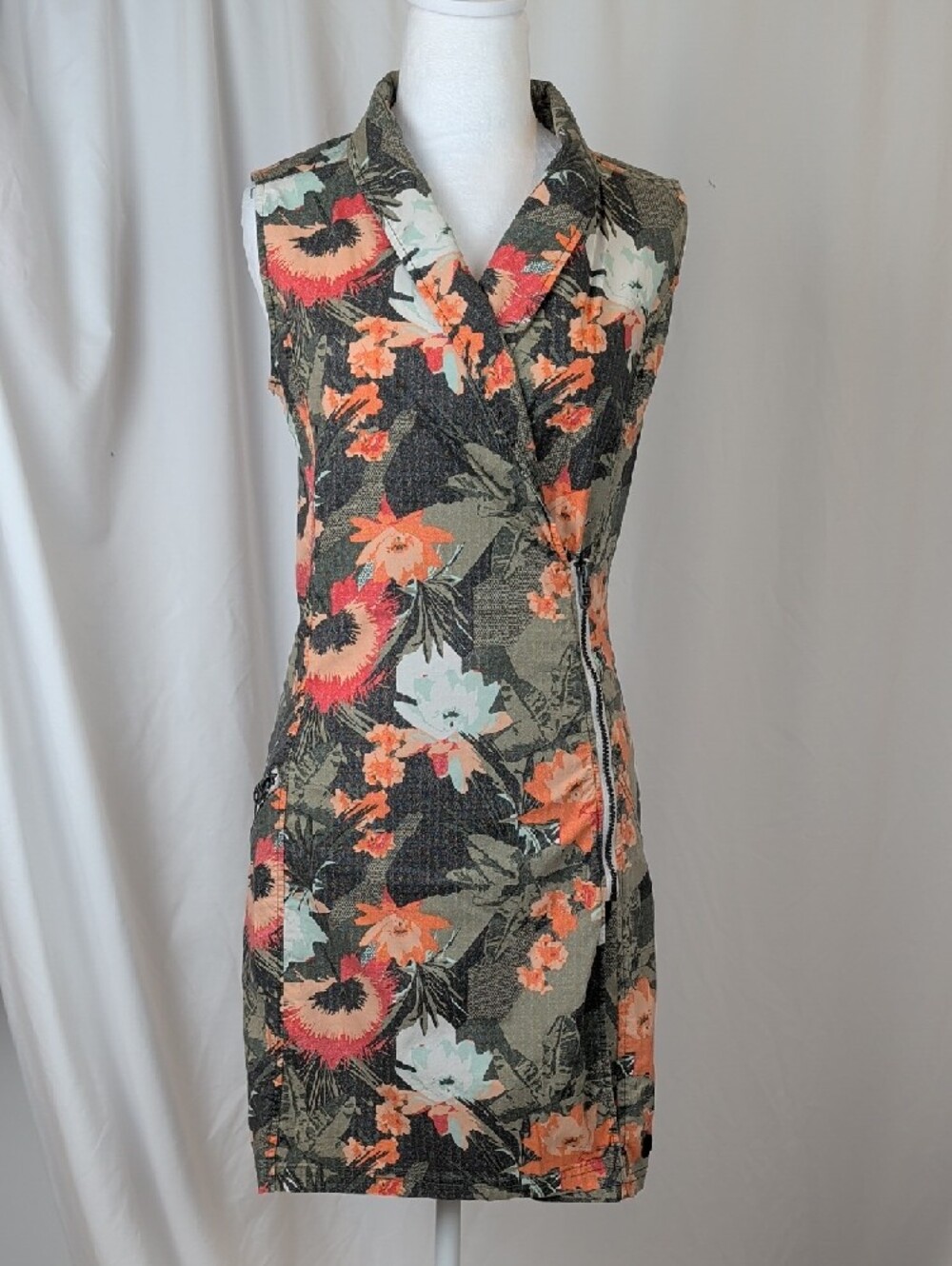 Bench Floral Wrap Mini Dress NWOT Side Zipper W/ Pockets XS - Picture 2 of 16